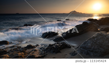 夕暮れの海岸　伊良湖岬 113145424