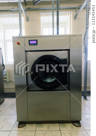 Industrial wash machine for washing a big amount of textiles 113145451