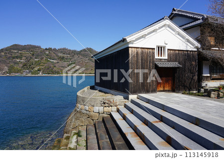 海辺の蔵と雁木　日本遺産に選定される御手洗町の街並み（広島県呉市） 113145918