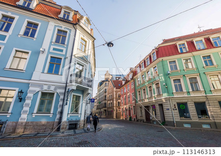 Streetview in old Riga, Latvia 113146313