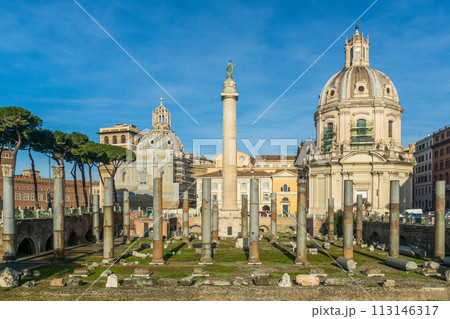 Roman ruins in Rome, Italy Roman ruins in Rome, Italy 113146317