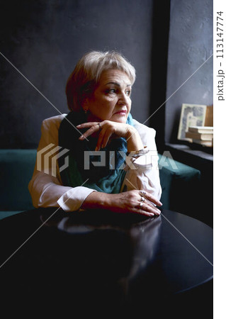 portrait of an old woman in a cafe 113147774