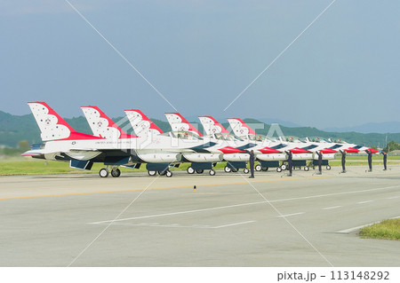 アメリカ空軍アクロバットチーム「サンダーバーズ」帰還 アメリカ空軍アクロバットチーム「サンダーバーズ」帰還 113148292