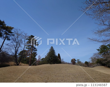 房総のむら古墳群と青空 房総のむら古墳群と青空 113148387