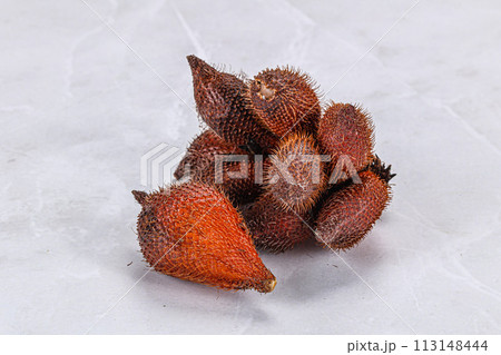 Sweet tropical exotic fruit - sala Sweet tropical exotic fruit - sala 113148444