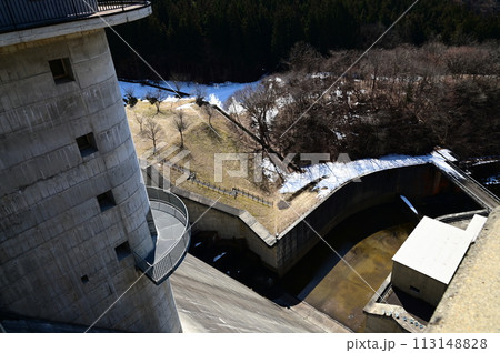 春の早池峰ダムからの風景 春の早池峰ダムからの風景 113148828