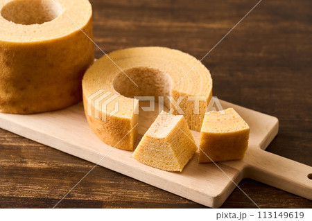 切り分けたバウムクーヘン 113149619