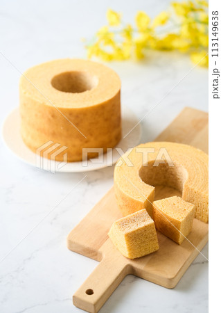 切り分けたバウムクーヘン 113149638