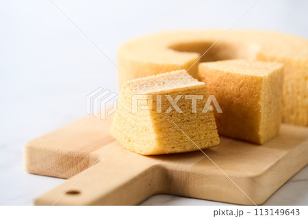 切り分けたバウムクーヘン 113149643