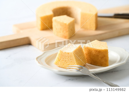 切り分けたバウムクーヘン 113149982