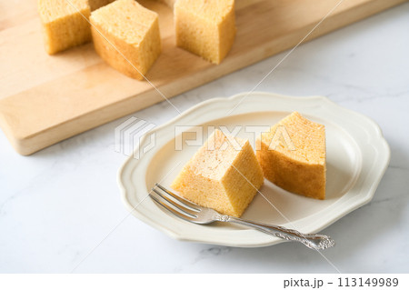 切り分けたバウムクーヘン 113149989