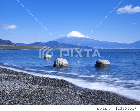 静岡県　三保半島の海岸線と富士山　3月 113151617