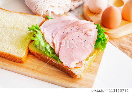 ももハムサンド作り 113153753