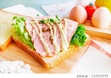 ももハムサンド作り 113153755