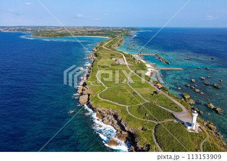 ドローンで空撮した東平安名崎の灯台の風景 ドローンで空撮した東平安名崎の灯台の風景 113153909