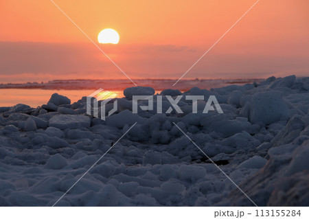 北海道佐呂間海岸日の出 113155284