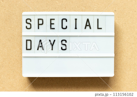 Lightbox with word special days on wood background 113156102