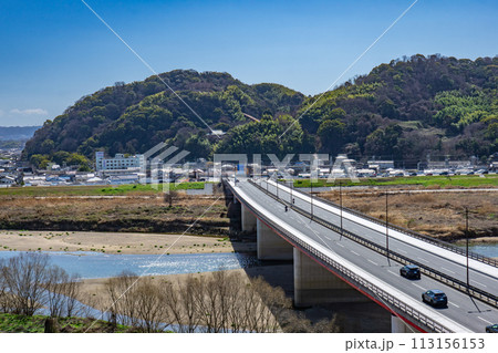 京都府八幡市の淀川三川合流域　さくらであい館の展望塔からの景色 113156153