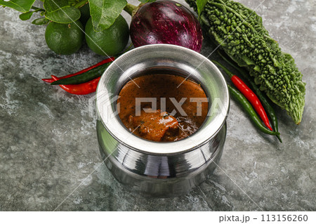 Indian cuisine - chicken curry with spices 113156260