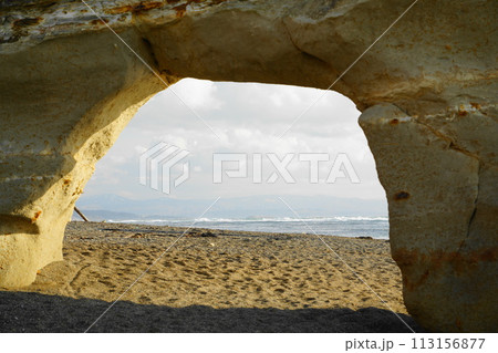 乙部町のくぐり岩から見える海 乙部町のくぐり岩から見える海 113156877