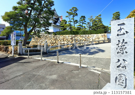 【香川県】玉藻公園(高松城跡の艮櫓と旭橋) 【香川県】玉藻公園(高松城跡の艮櫓と旭橋) 113157381