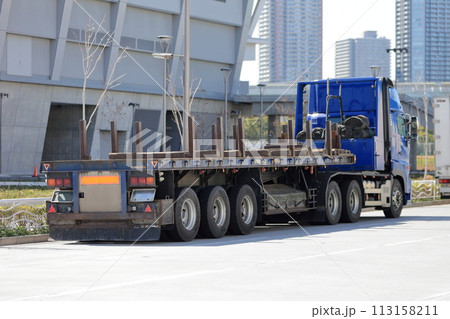 トレーラートラック 113158211