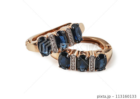 Gold earrings 113160133