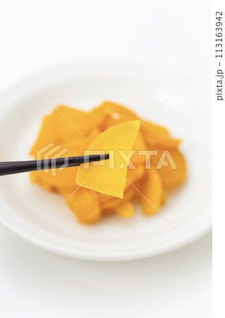 壺漬け　白背景 113163942