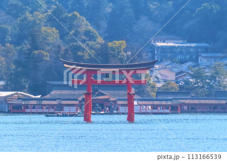 【広島県】日本三景安芸の宮島の大鳥居 113166539