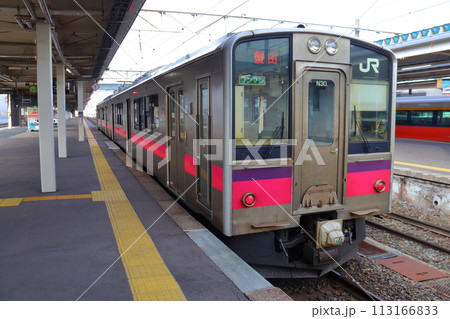 青森駅に停車する津軽線 蟹田行き 701系電車 113166833