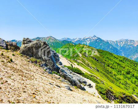 夏の燕岳登山（燕山荘から槍ヶ岳方面の眺望） 113167017
