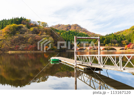 群馬県安中市の秋 紅葉のアプトの道 碓氷湖 群馬県安中市の秋 紅葉のアプトの道 碓氷湖 113167120