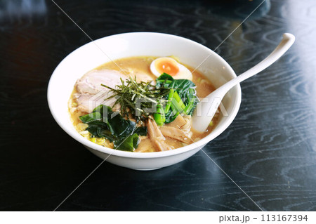 大切りチャーシューと色々な具材の乗った味噌ラーメン 113167394