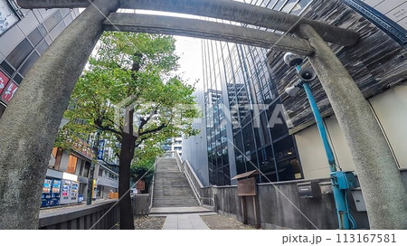 街なかの神社の参道　宮益御嶽神社 113167581