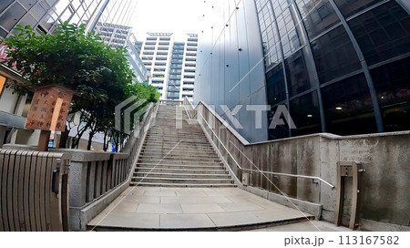街なかの神社の参道　宮益御嶽神社 113167582