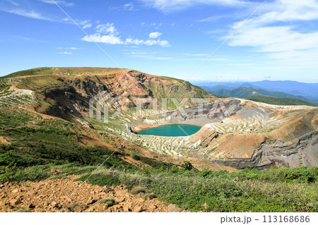 遠刈田岳山頂からの蔵王御釜の眺望 遠刈田岳山頂からの蔵王御釜の眺望 113168686