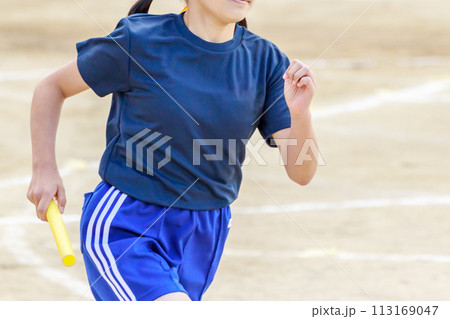 運動会のリレー 113169047