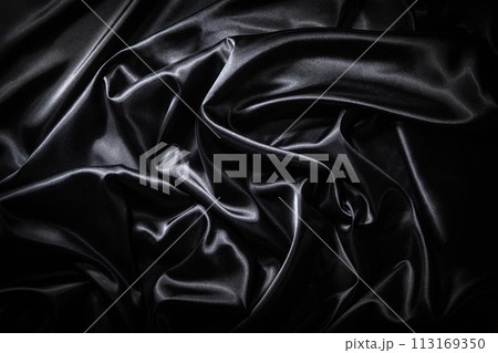 黒いシルクの布の背景テクスチャー 113169350