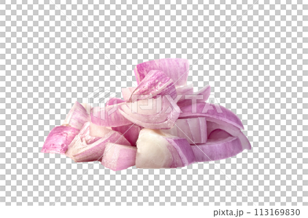 shallots onion chopped isolated shallots onion chopped isolated 113169830