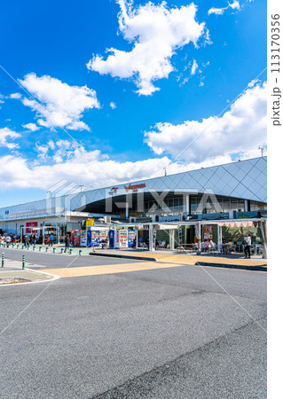 【神奈川県】青空が広がる海老名サービスエリア（下り線） 113170356