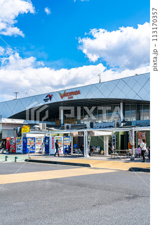 【神奈川県】青空が広がる海老名サービスエリア（下り線） 113170357