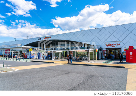【神奈川県】青空が広がる海老名サービスエリア（下り線） 113170360