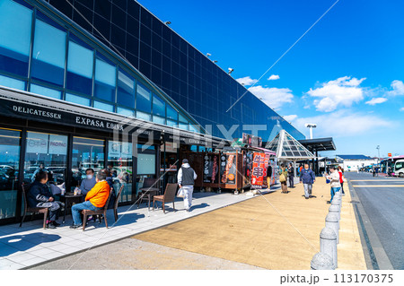 【神奈川県】青空が広がる海老名サービスエリア（上り線） 113170375