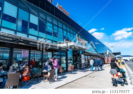 【神奈川県】青空が広がる海老名サービスエリア(上り線) 【神奈川県】青空が広がる海老名サービスエリア(上り線) 113170377