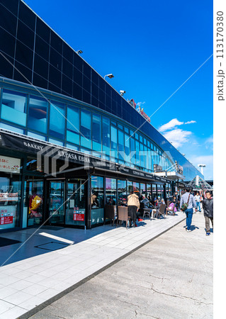 【神奈川県】青空が広がる海老名サービスエリア(上り線) 【神奈川県】青空が広がる海老名サービスエリア(上り線) 113170380