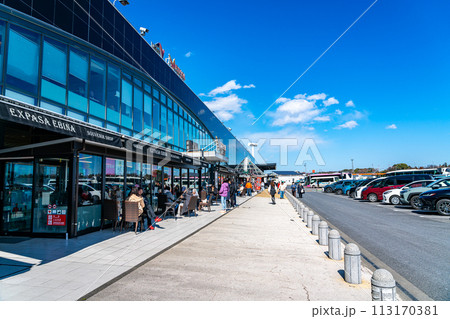 【神奈川県】青空が広がる海老名サービスエリア（上り線） 113170381