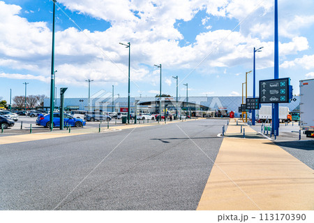 【神奈川県】青空が広がる海老名サービスエリア（下り線） 113170390