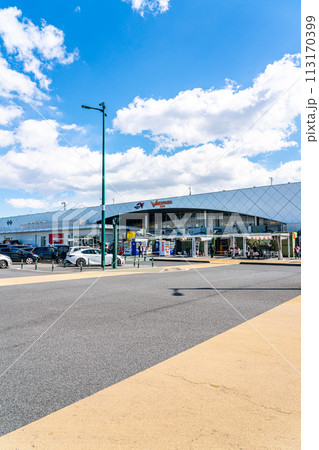 【神奈川県】青空が広がる海老名サービスエリア（下り線） 113170399