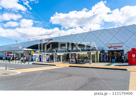 【神奈川県】青空が広がる海老名サービスエリア（下り線） 113170400