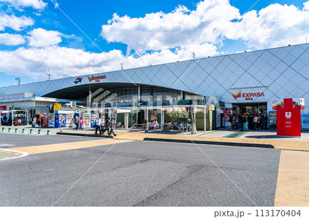 【神奈川県】青空が広がる海老名サービスエリア(下り線) 【神奈川県】青空が広がる海老名サービスエリア(下り線) 113170404
